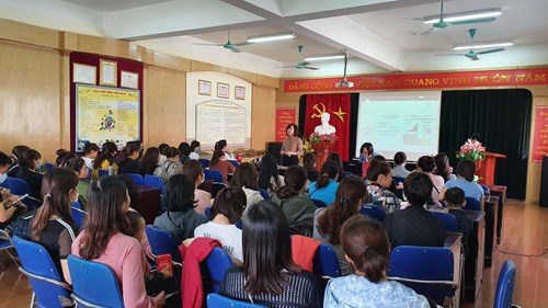 Trường MN Đô thị Việt Hưng tổ chức tập huấn về tình hình dịch bệnh và hướng dẫn biên pháp phòng chống bệnh viêm đường hô hấp cấp tính Covid-19