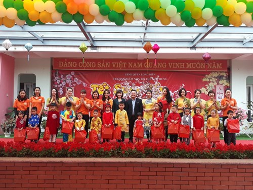 Trường Mầm non Đô thị Việt Hưng phối hợp Công ty TNHH đào tạo tư vấn và phát triển GD Việt Nam tổ chức chương trình “Tết sum vầy” - Buffet - Mừng sinh nhật tháng 01.