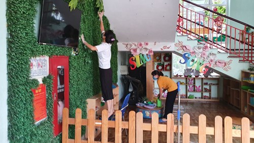 Trường mầm non Chất lượng cao Đô thị Việt Hưng tổ chức tổng vệ sinh, khử khuẩn sẵn sàng đón học sinh đi học trở lại từ ngày 11/5