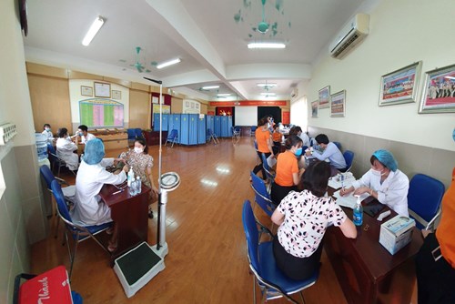 Trường mầm non Đô thị Việt Hưng tổ chức khám sức khỏe cho cán bộ, giáo viên, nhân viên năm học 2020-2021