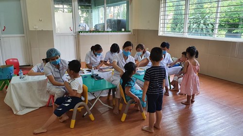 Trường mầm non Đô thị Việt Hưng tổ chức khám sức khỏe  đợt I cho học sinh năm học 2020 – 2021.