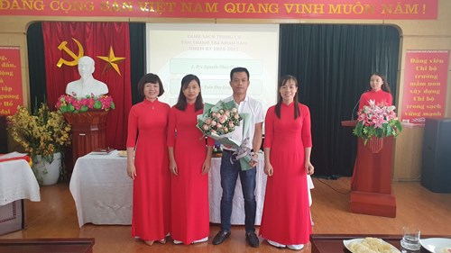 Hội nghị cán bộ công chức viên chức trường mầm non Đô Thị Việt Hưng năm học 2020 – 2021