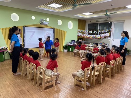 Trường mầm non Đô Thị Việt Hưng tổ chức tiết học Demo môn tiếng Anh cho học sinh khối mẫu giáo tại bốn lớp Unis