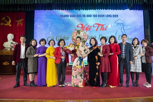 Trường mầm non Đô thị Việt Hưng tham gia hội thi Cô giáo tài năng duyên dáng cấp Quận năm học 2020 - 2021