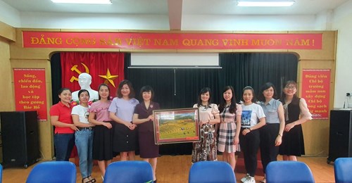 Trường mầm non Thực hành Yên Bái tham quan và dự kiến tập giờ học Montessori tại trường MN Đô thị Việt Hưng