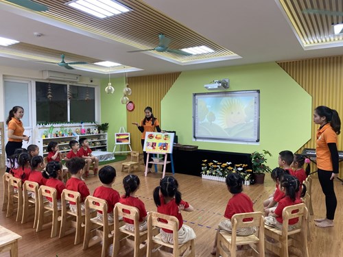Giáo viên trường mầm non Đô thị Việt Hưng tham gia Hội thi Giáo viên dạy giỏi cấp Quận năm học 2020-2021