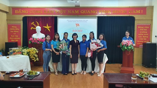 Ban chấp hành chi đoàn trường MN Đô Thị Việt Hưng long trọng tổ chức Đại hội chi đoàn nhiệm kỳ 2021-2022.