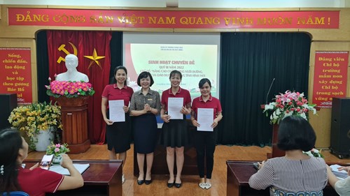 Chi bộ mầm non Đô thị Việt Hưng tổ chức Sinh hoạt chuyên đề quý III năm 2022