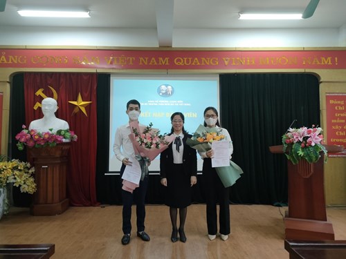 Chi bộ Trường Mầm non Đô thị Việt Hưng tổ chức Lễ kết nạp Đảng viên