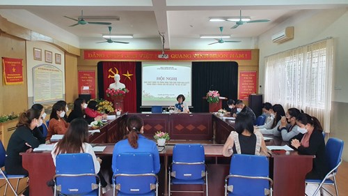 Chi bộ Trường MN Đô thị Việt Hưng tổ chức Hội nghị sinh hoạt chính trị trong Đảng theo tinh thần Nghị quyết Trung ương 4 (khóa XIII) với chủ đề “Tự soi, tự sửa”