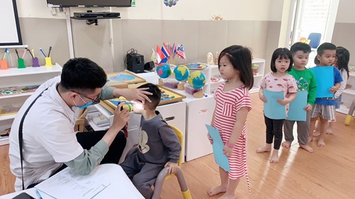 Trường MN Đô thị Việt Hưng tổ chức khám sức khỏe cuối năm học 2021-2022 