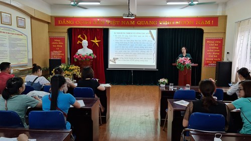 Trường mầm non đô thị Việt Hưng tổ chức tập huấn về việc đảm bảo an toàn thực phẩm bếp ăn tập thể trường học