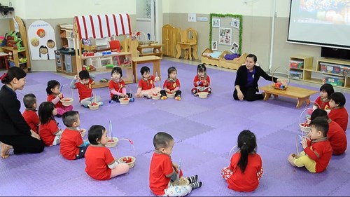 Hoạt động chuyên đề “Xây dựng MTGD lấy trẻ làm trung tâm” của trường MN Đô Thị Việt Hưng
