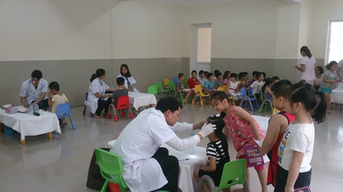 Trường mầm non Đô Thị Việt Hưng tổ chức khám sức khỏe lần 3 cho 100% học sinh toàn trường