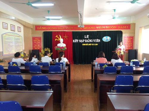 Trường mầm non Đô Thị Việt Hưng tổ chức lễ kết nạp Đảng viên mới