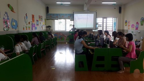 Trường mầm non Đô Thị Việt Hưng tổ chức tập huấn CNTT cho 100% cán bộ giáo viên của trường.