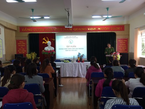 Trường mầm non đô thị Việt Hưng tổ chức tập huấn phòng cháy và chữa cháy năm học 2016 – 2017 cho CBGVNV toàn trường