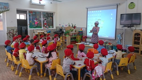 Các bé trường mầm non Đô Thị Việt Hưng với ngày Tết Hàn thực 
