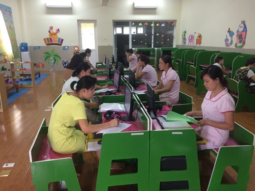 Trường Mầm non đô thị Việt Hưng tổ chức bồi dưỡng chuyên môn và kỹ năng sư phạm cho giáo viên toàn trường.