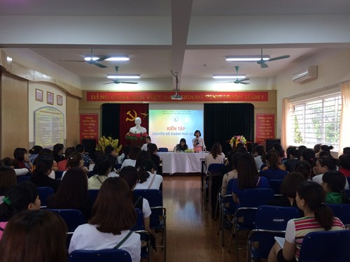 Đón đoàn cán bộ và giáo viên Quận Long Biên kiến tập hoạt động khám phá tại trường Mầm non đô thị Việt Hưng.