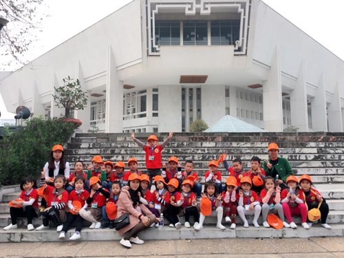 Các bé khối mẫu giáo trường mầm non Đô Thị Việt Hưng hào hứng tham quan Lăng Bác và xem biểu diễn nghệ thuật múa rối 