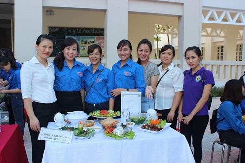 Chi đoàn trường MNĐT Việt Hưng tham gia “Hội thi nấu ăn – Thanh niên với văn hóa âm thực” 