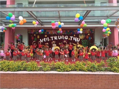 Trường Mầm non Đô thị Việt Hưng tổ chức chương trình Vui trung thu, mừng sinh nhật cho các bé trong tháng 9