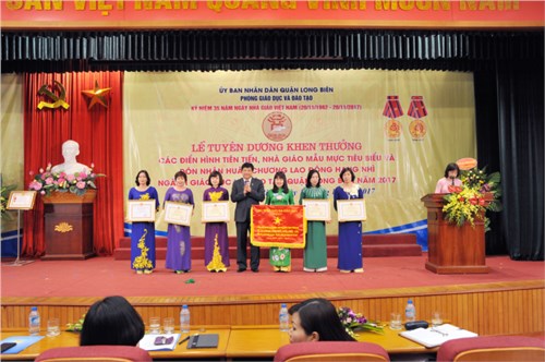Trường mầm non Đô thị Việt Hưng đón nhận Bằng khen của Bộ Giáo dục và Đào tạo