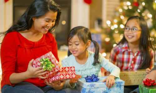 Những bài học từ Giáng sinh cha mẹ nào cũng nên nói với con