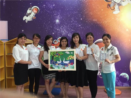 Chương trình giao lưu văn hoá Việt Hàn, hướng dẫn hoạt động tạo hình gấp giấy.