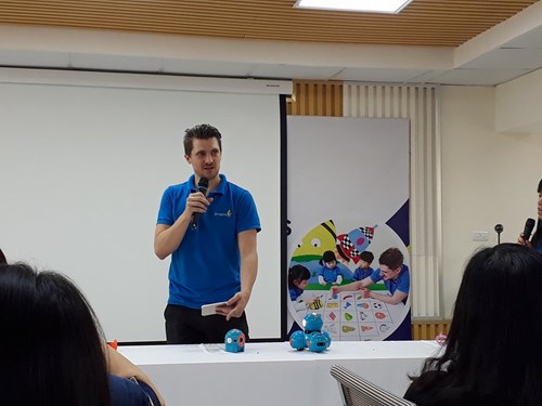 Trường mầm non Đô Thị Việt Hưng tham gia hội thảo “Ứng dụng công nghệ ngôn ngữ lập trình trong giảng dạy cho trẻ mầm non”