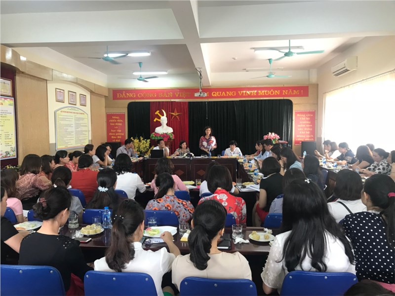 Trường Mầm non Đô Thị Việt Hưng đón đoàn kiểm tra danh hiệu trường học cuối năm