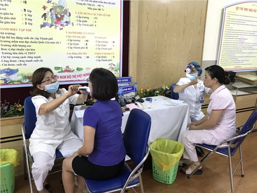 Trường mầm non Đô thị Việt Hưng tổ chức khám sức khỏe cho cán bộ, giáo viên, nhân viên năm học 2018- 2019