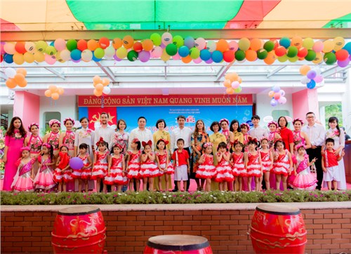 Trường Mầm non Đô thị Việt Hưng tổ chức lễ khai giảng năm học 2018 - 2019 và đón nhận bằng khen của Chủ tịch UBND Thành phố Hà Nội