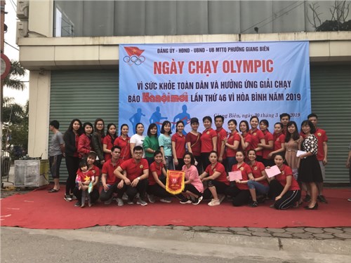 CBGVNV trường MN Đô Thị Việt Hưng tham gia ngày chạy Olympic và hưởng ứng Giải chạy Báo Hà Nội mới lần thứ 46 do phường Giang Biên tổ chức.