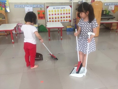 Các bé trường mầm non Đô thị Việt Hưng với hoạt động giáo dục kĩ năng sống