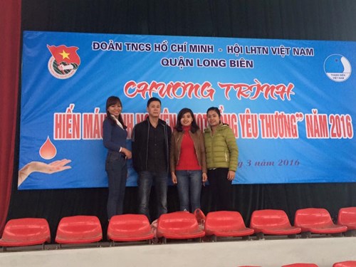 Đoàn viên thanh niên trường mầm non Đô Thị Việt Hưng tham gia chương trình Hiến máu tình nguyện  Giọt hồng yêu thương  năm 2016.