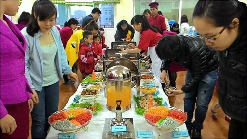 Trường mầm non Đô Thị Việt Hưng tổ chức sinh nhật và tiệc Buffet hàng tháng cho các bé.