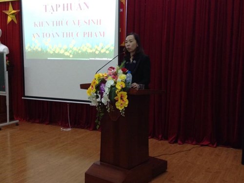 Trường mầm non Đô thị Việt Hưng tổ chức tập huấn kiến thức vệ sinh an toàn thực phẩm