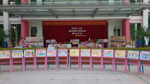 Trường Mầm non Đô thị Việt Hưng tổ chức Triển lãm tranh và đồ dùng, đồ chơi năm học 2015 – 2016