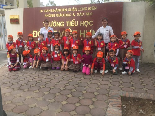 Lớp MGL A2 tham quan trường Tiểu học Đô Thị Việt Hưng