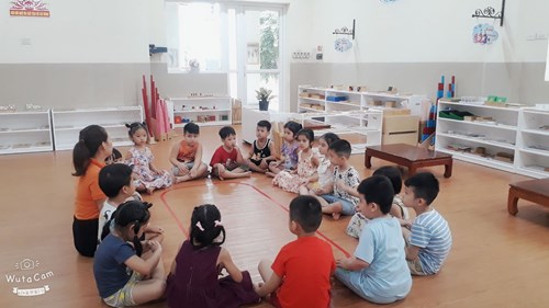 Lớp Orange hứng thú với Hoạt động phòng Montessori.