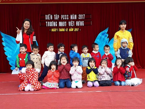 Buổi diễn tập  Phòng cháy chữa cháy  năm 2017 của các bạn nhỏ lớp C5
Tại trường Mầm non đô thị Việt Hưng