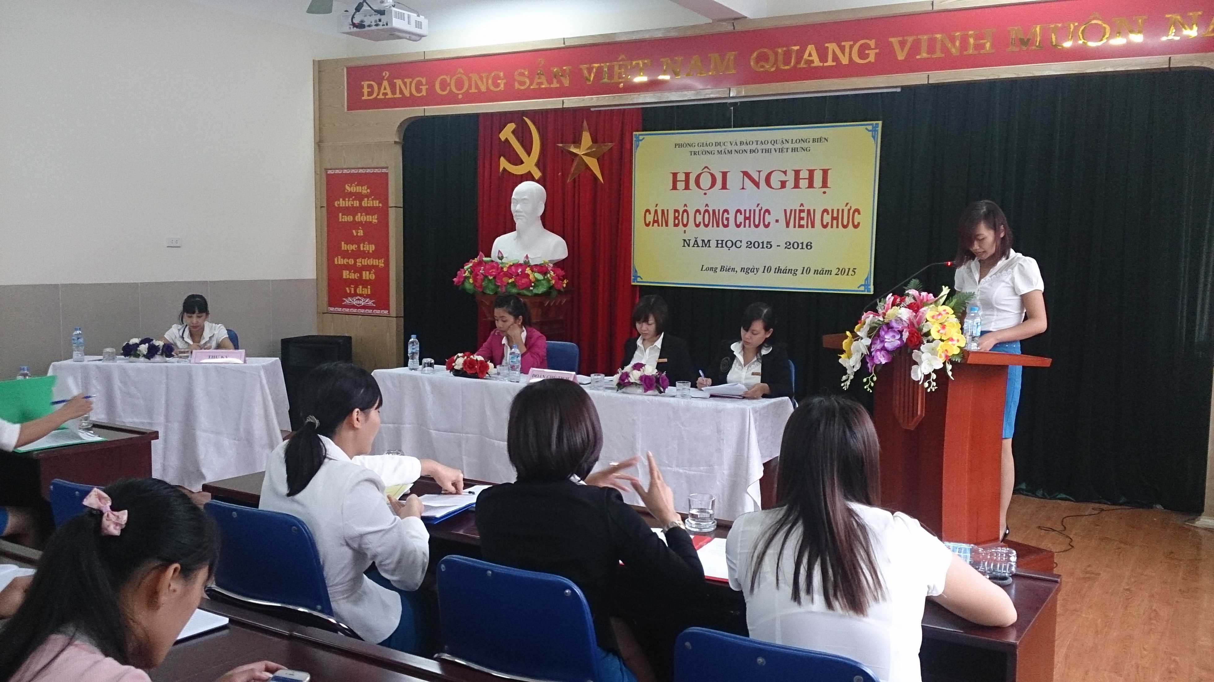 Đ/c Nguyễn Thùy Linh - Trưởng ban TTND đọc báo cáo.
