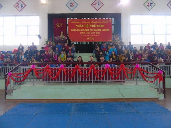 Các đại biểu tham dự ngày hội thể thao quận Long Biên