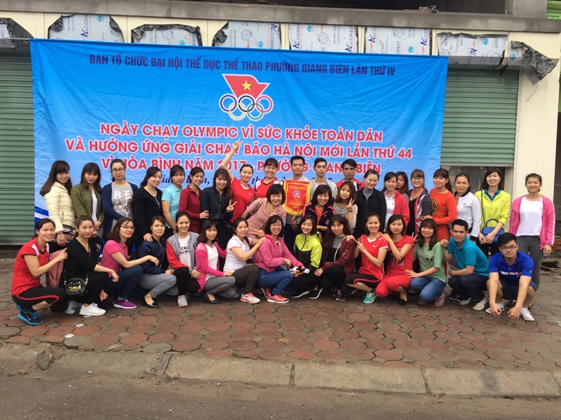 CBGVNV trường MN Đô Thị Việt Hưng tham gia ngày chạy Olympic và hưởng ứng Giải chạy Báo Hà Nội mới lần thứ 44 do phường Giang Biên tổ chức.