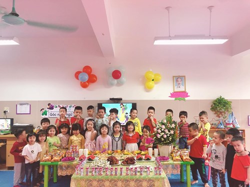 Cùng các bạn nhỏ lớp MGN B5 chào mừng ngày Nhà giáo Việt Nam 20-11 các bạn ơi!