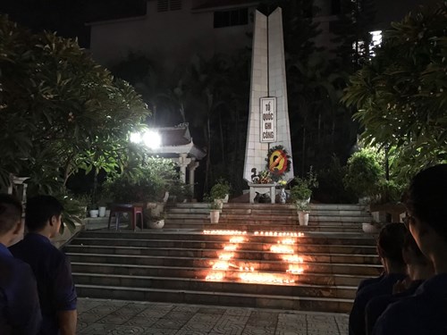 Chi đoàn Trường mầm non Đức Giang tham gia Lễ viếng đài tưởng niệm các anh hùng liệt sỹ phường Đức Giang