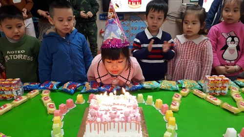 Sinh nhật lần thứ 5 của cô gái bé nhỏ Linh Đan lớp B3