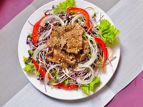 Salad thịt bò rau cải thảo lạ miệng giúp cho con ăn nhiều rau hơn